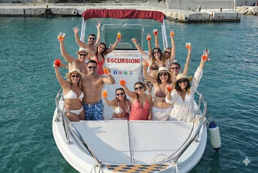 Escursione in barca privata da 12 passeggeri